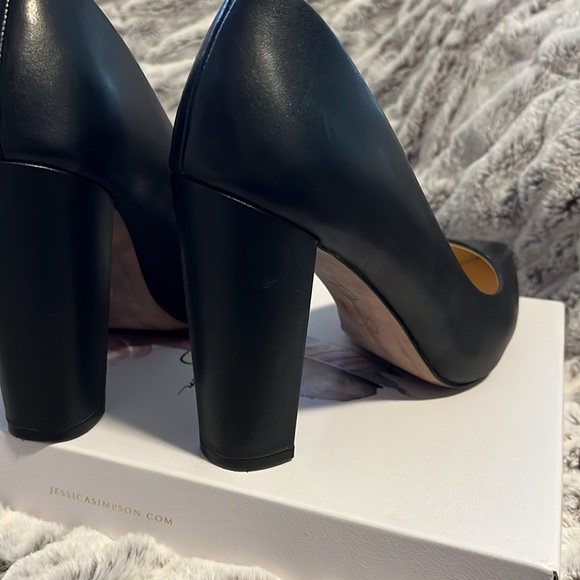 Jessica Simpson Tanysha pointed toe block heel pump. - Picture 4 of 6